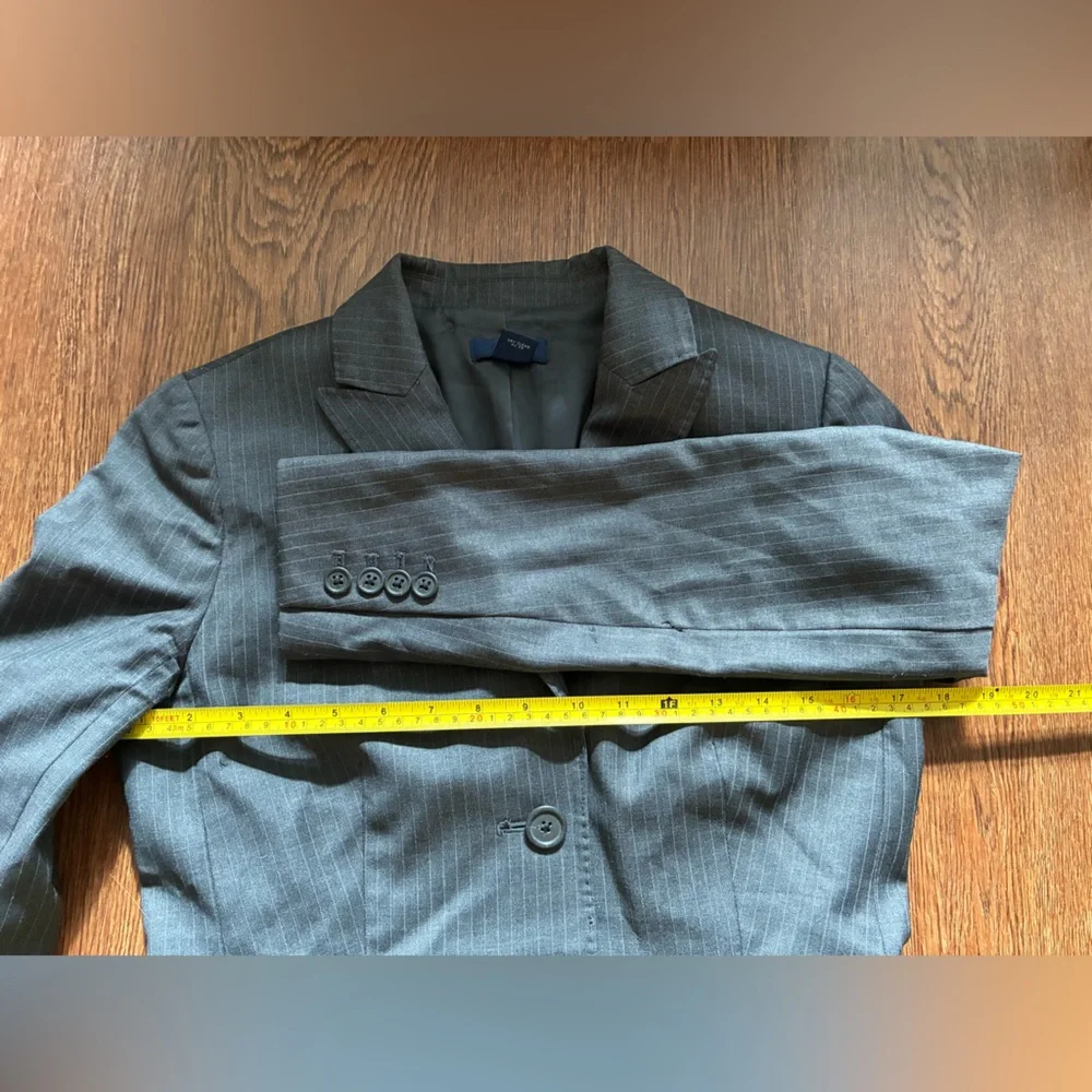 J. Crew Gray Pinstriped Blazer in Super 120's Wool - Size 4